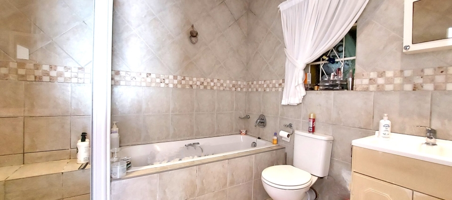 7 Bedroom Property for Sale in Gonubie Eastern Cape